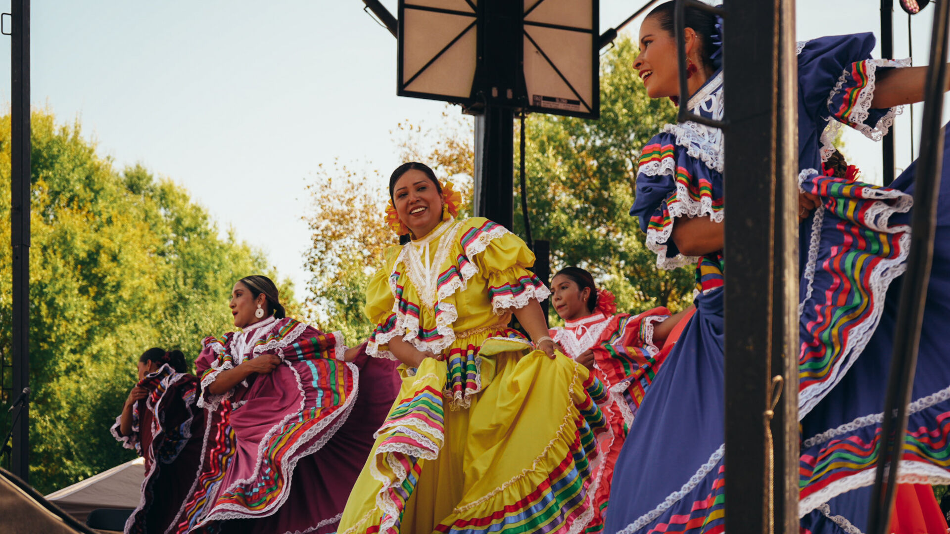 Hola Hora Latina feature 1